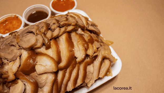 Jokbal: carne di maiale cotta lentamente che si scioglie in bocca