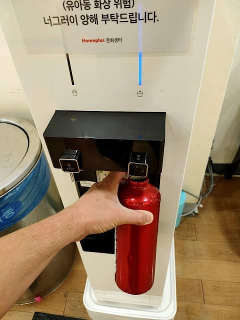 Acqua filtrata disponibile dappertutto in Corea del Sud