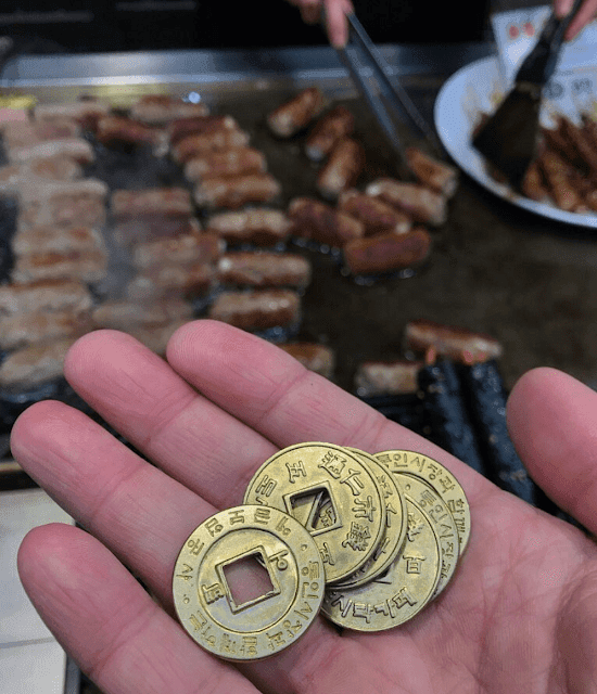 Storia e sapori del mercato Tongin a Seoul