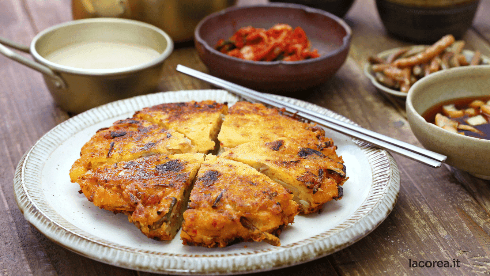 Cosa sono i deliziosi bindaetteok? Ecco dove mangiarli a Seoul